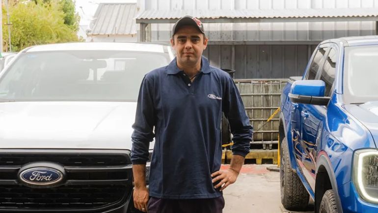 Tras años de adversidad y exclusión, el trabajo le salvó la vida: la historia de Maxi