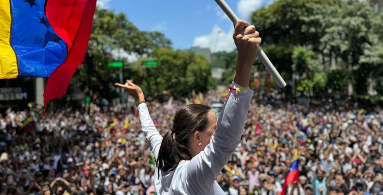 Masiva manifestación opositora liderada por Corina Machado. Masiva manifestación opositora liderada por Corina Machado.