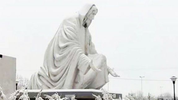 La mayoría de las localidades del interior se cubrieron de nieve. El pronóstico indica que el fenómeno seguirá hasta hoy, acompañado de un intenso frío polar.