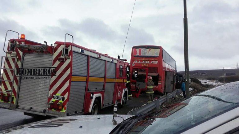 Por un cortocircuito, se incendió un colectivo con 19 pasajeros cerca de Junín de los Andes