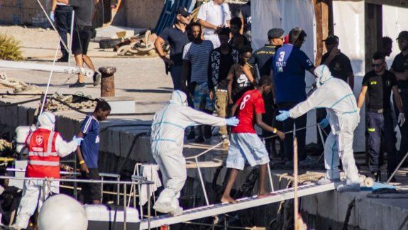 La Justicia italiana dejó desembarcar a niños inmigrantes
