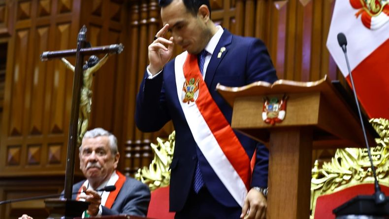 Tras la destitución de Dina Boluarte, José Jerí fue nombrado presidente interino de Perú y duró 130 días en el cargo. | LM Neuquen Tras la destitución de Dina Boluarte, José Jerí fue nombrado presidente interino de Perú y duró 130 días en el cargo.