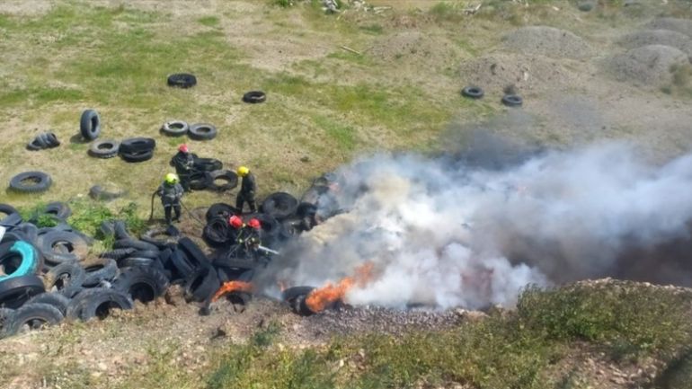 El fuego se inició pasado el mediodía y a media tarde ya estaba controlado, pero seguían las tareas para terminar de extinguirlo. El fuego se inició pasado el mediodía y a media tarde ya estaba controlado, pero seguían las tareas para terminar de extinguirlo.