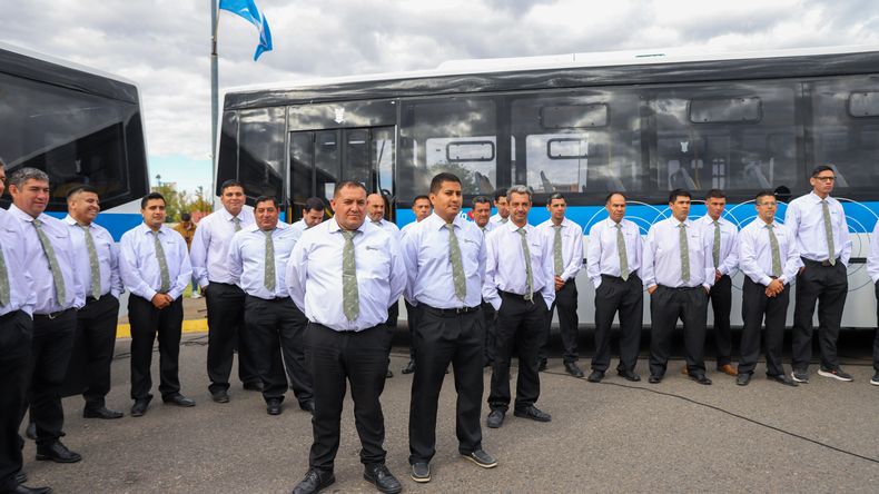 Colectivos eléctricos a orillas del Limay: los detalles de la propuesta para potenciar el turismo en Neuquén