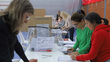 Recuento de votos en las elecciones del pasado domingo. Recuento de votos en las elecciones del pasado domingo.