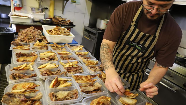 A diario preparan decenas de viandas para las empresas de la región. A diario preparan decenas de viandas para las empresas de la región.