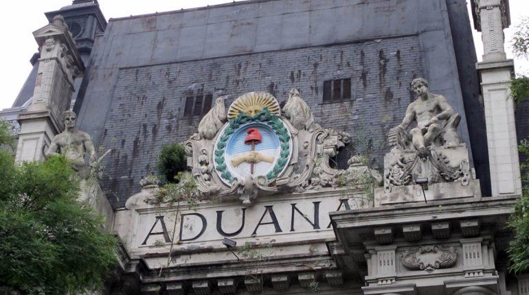 Cae un ex funcionario de Aduana y buscan al cuñado de De Vido