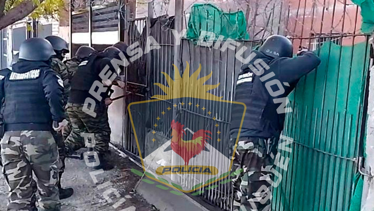 Allanamiento por narcomenudeo en un barrio neuquino. Allanamiento por narcomenudeo en un barrio neuquino.