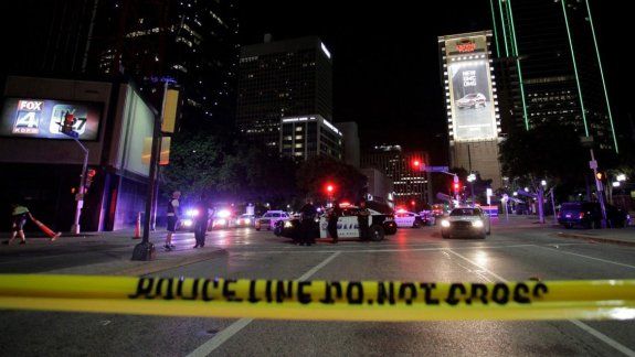 Francotiradores esperaron el momento justo y actuaron de forma premeditada. La manifestación era contra los abusos policiales que sufren los negros.