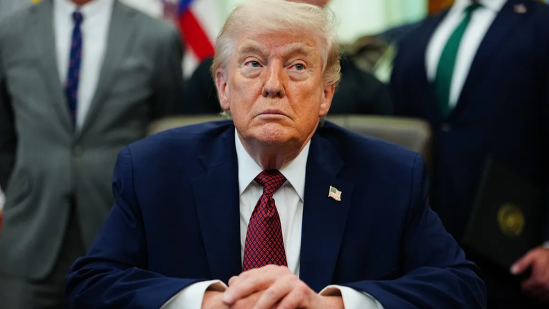 Medios estadounidenses revelan que Trump ordenó que su equipo que se prepare para un bloqueo prolongado de los puertos iraníes. | LM Neuquen Medios estadounidenses revelan que Trump ordenó que su equipo que se prepare para un bloqueo prolongado de los puertos iraníes.