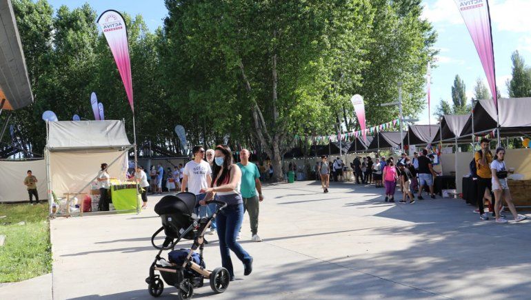 Variada oferta de Neuquén Emprende en el Paseo de la Costa