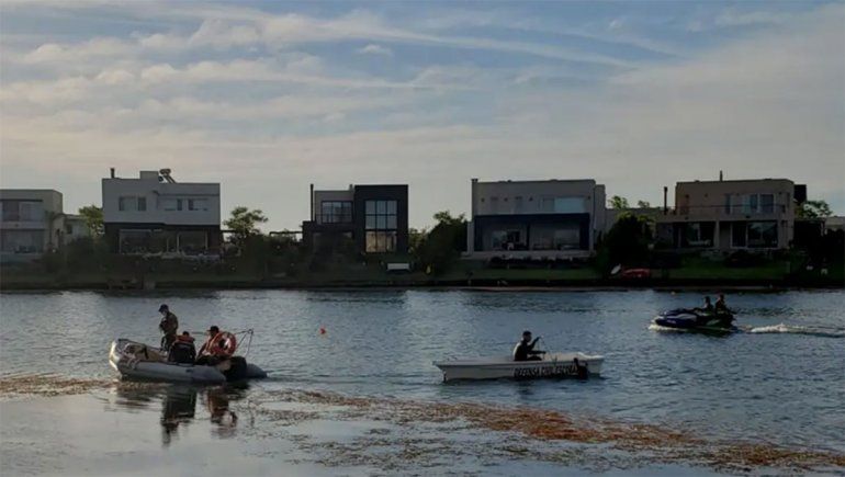 Buscan a joven que ingresó con su kayak a un lago artificial de un country de Escobar