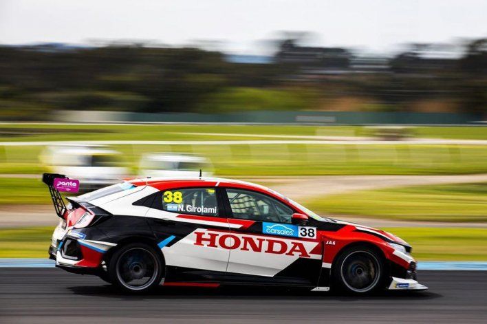 Triplete para Néstor Girolami en el TCR Australiano