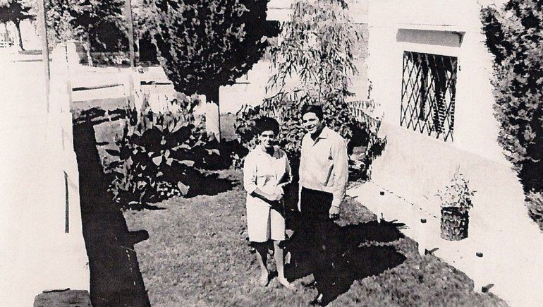 Puerta de entrada antigua emisora LU5, Magda con Pepe Ramos Paz.