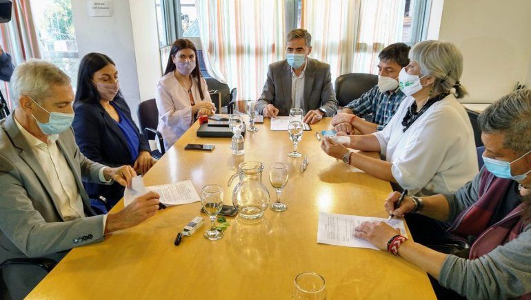 El Gobierno y ATE firmaron el acuerdo por el 53% de aumento