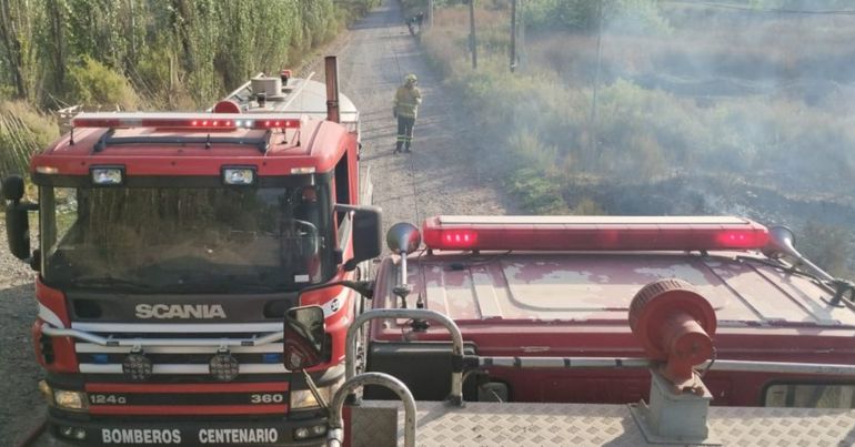 Quemaban pastizales y se salió de control: casi se incendia toda la chacra