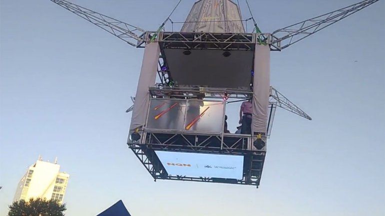 Paseo en las alturas: así se viaja en la plataforma en la Fiesta de la Confluencia