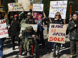 La movilización estuvo encabezada por protagonizada por personas con discapacidad, trabajadores de instituciones privadas de salud y transportistas de pacientes discapacitados﻿.