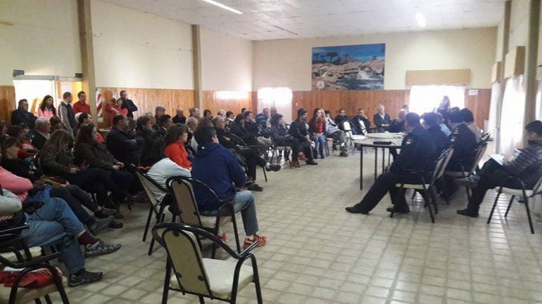 Un centenar de vecinos se reunió con la Policía y acordaron la medida.