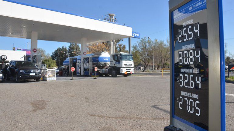 Llenar el tanque cuesta más de 1500 pesos y podría ser aún más caro