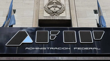 Los bancos tienen obligación de informar a la AFIP los movimientos que superen los límites establecidos por las normativas. Los bancos tienen obligación de informar a la AFIP los movimientos que superen los límites establecidos por las normativas.