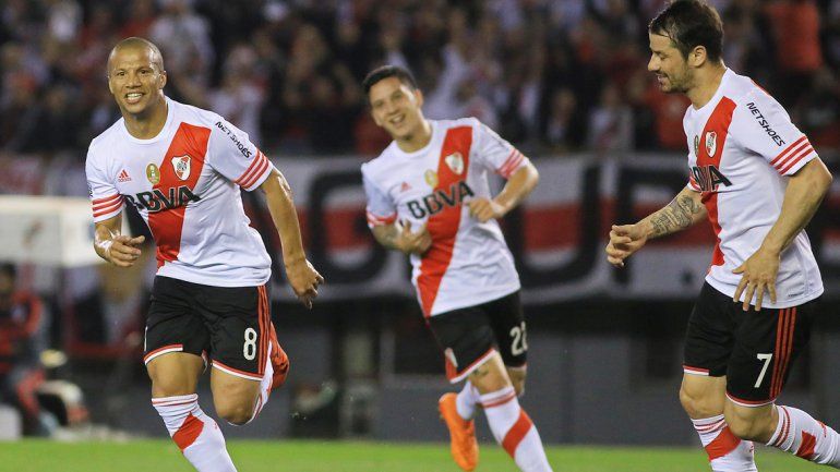Carlos Sánchez metió un doblete.