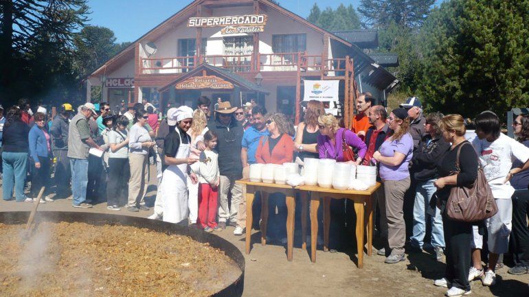 Se viene la tradicional paella Santa de Villa Pehuenia