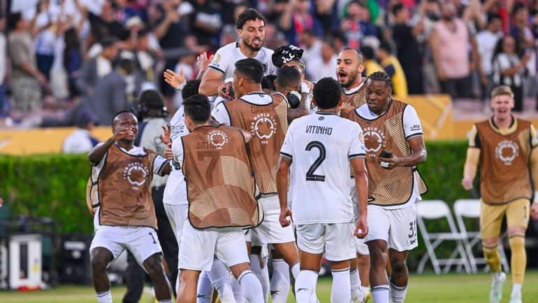 La historia del defensor argentino que la rompió en el Botafogo y le ganó al PSG