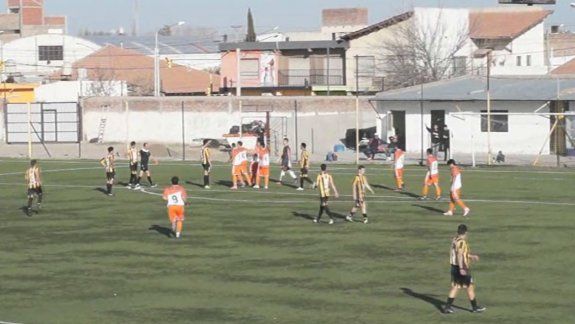 Goleada terminó con dos jugadores en el hospital