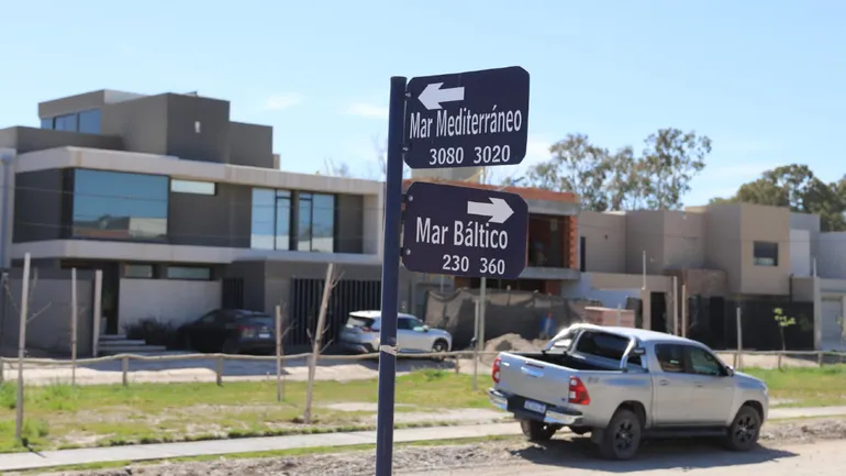 Desvalijaron a otra familia en Rincón de Emilio. No había nadie en el casa. El anterior robo en el barrio fue sumamente violento. Desvalijaron a otra familia en Rincón de Emilio. No había nadie en el casa. El anterior robo en el barrio fue sumamente violento.