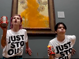 Dos activistas arrojaron sopa en un cuadro de Van Gogh