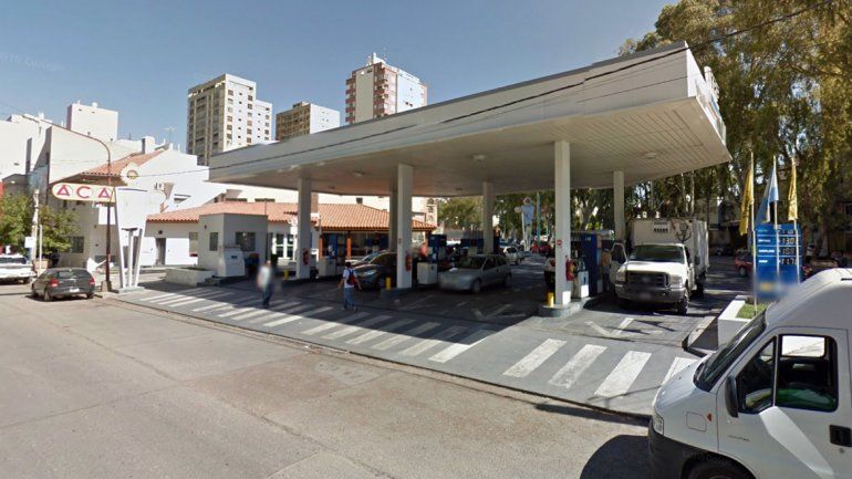 Los neuquinos fueron todos juntos a los surtidores tras conocerse la rebaja de los combustibles.