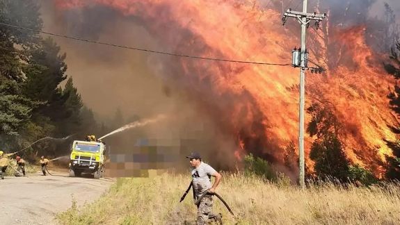 Los incendios forestales no aflojan en El Bolsón.&nbsp;