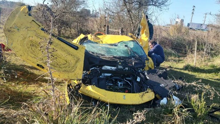 Ferrari destruida en San Vicente. Ferrari destruida en San Vicente.
