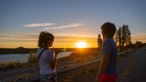 turismo de cercania 2022: una puesta de sol en villa el chocon