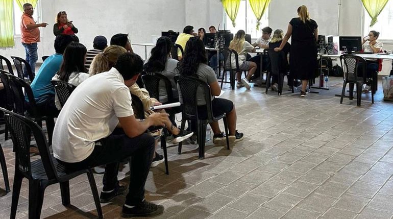 Planes sociales: en la comarca petrolera se presentó apenas el 40%