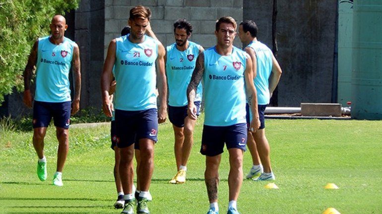 Los laterales titulares de la era Bauza retornan al equipo de Guede.