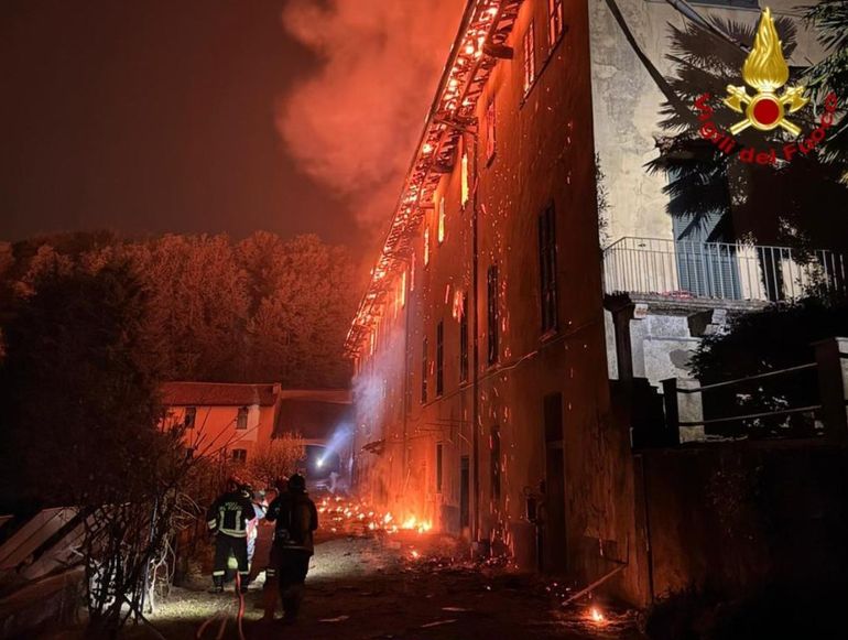 Un incendio arrasó un emblemático monasterio de 400 años de antigüedad Un incendio arrasó un emblemático monasterio de 400 años de antigüedad