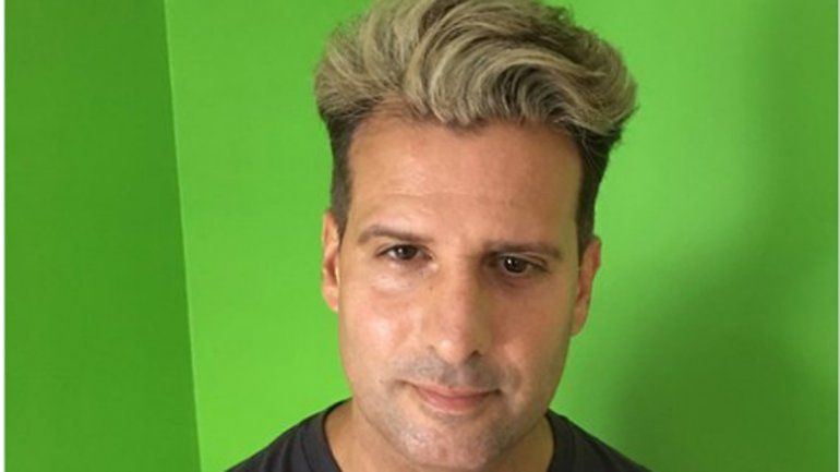 El conductor presentó su nuevo look en las redes sociales.