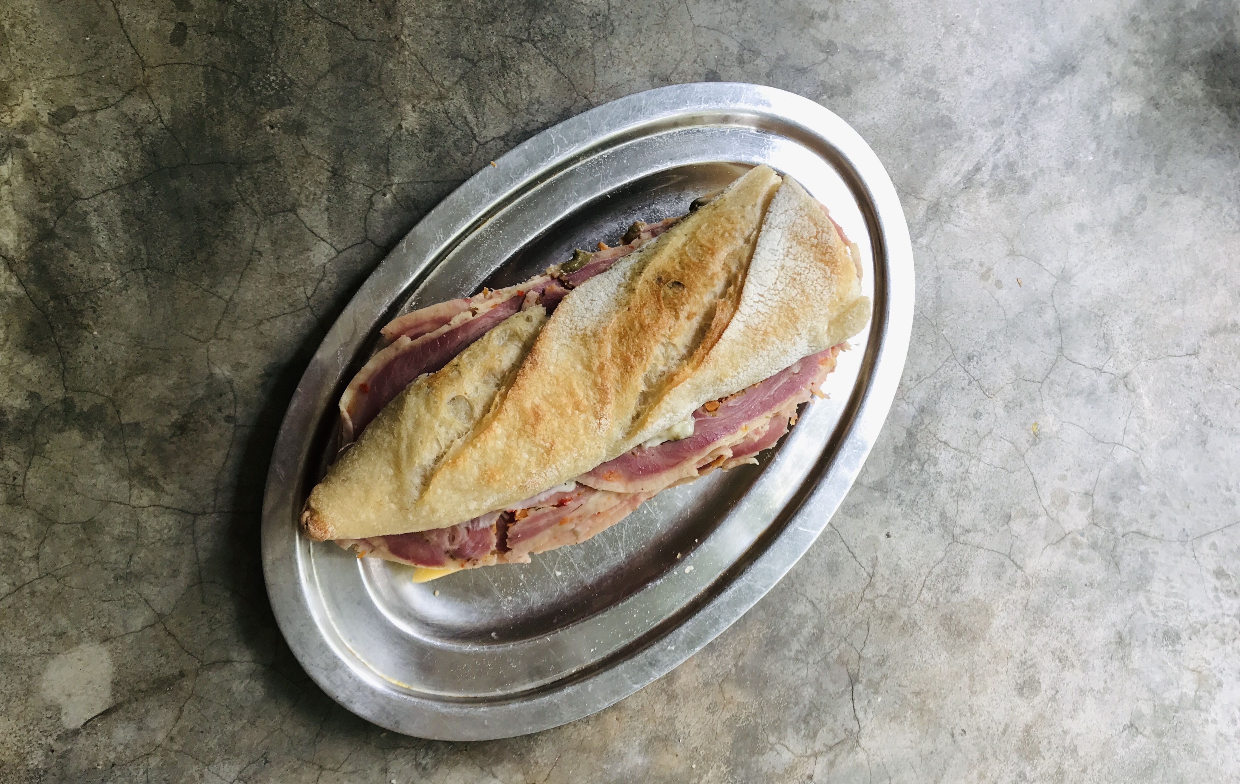 De los mejores: Sándwich de matambre arrollado y queso Gouda