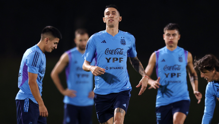 Scaloni mantiene dos frentes abiertos: la línea de cinco y el factor Di María