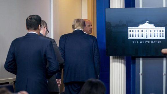 Video: evacuaron de emergencia a Donald Trump por un tiroteo