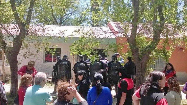 Hubo momentos de tensión dentro y fuera del Deliberante.