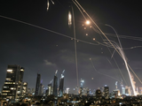 Miles de misiles caen sobre Tel Aviv y se activa el escudo de hierro