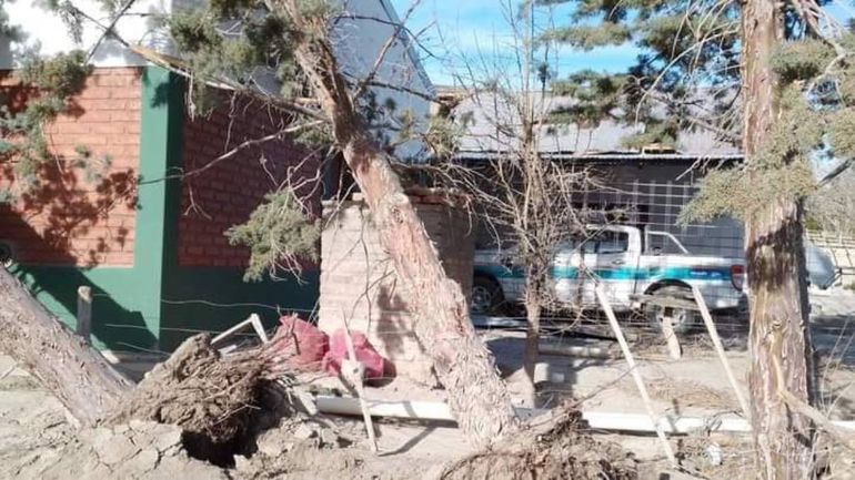 Dolor en un pueblo de Neuquén por los destrozos que provocó el viento en el centro de salud