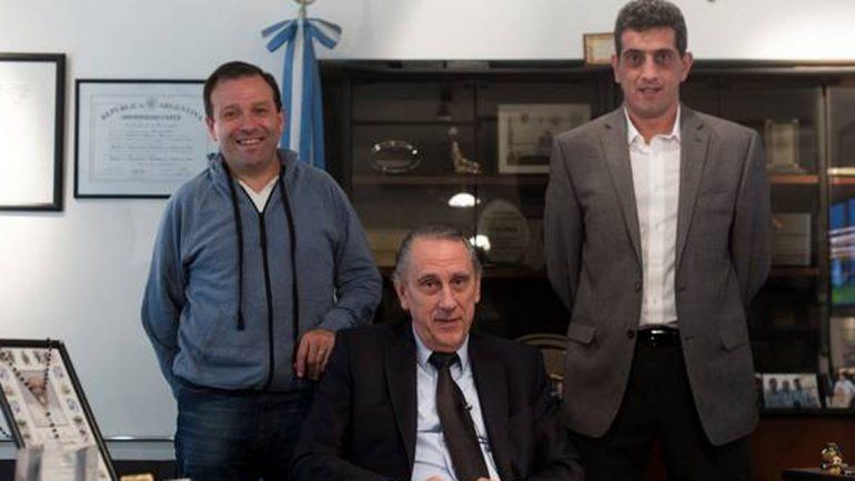 Marconi secundado por Pompei y Pezzota.