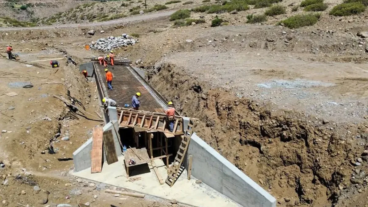 Avanza la pavimentación de una obra clave para el turismo y la ...