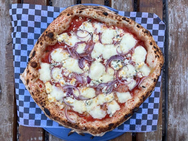 Il Forno Si Sanna y su maravillosa pizza napoletana. Il Forno Si Sanna y su maravillosa pizza napoletana.