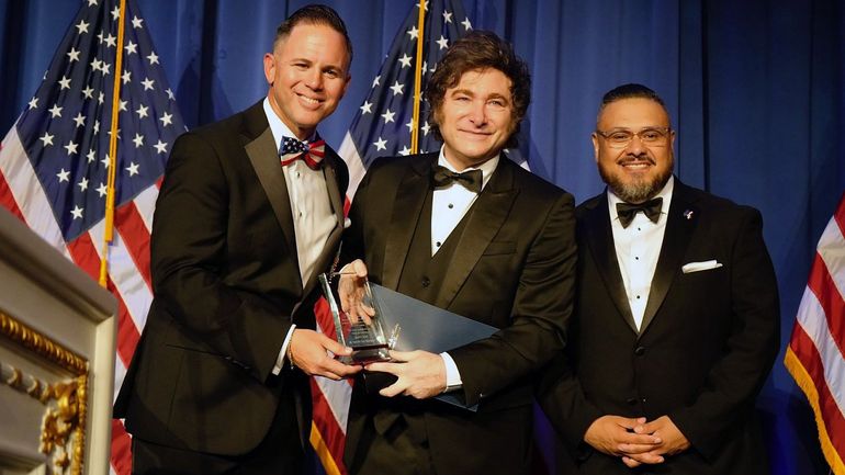 El presidente Javier Milei recibió un premio durante la gala 