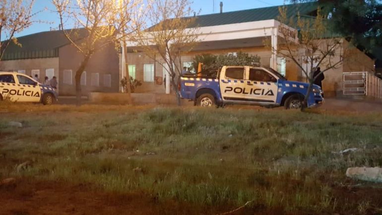 Se juntaron a tomar y un amigo le clavó un cuchillo en el cuello